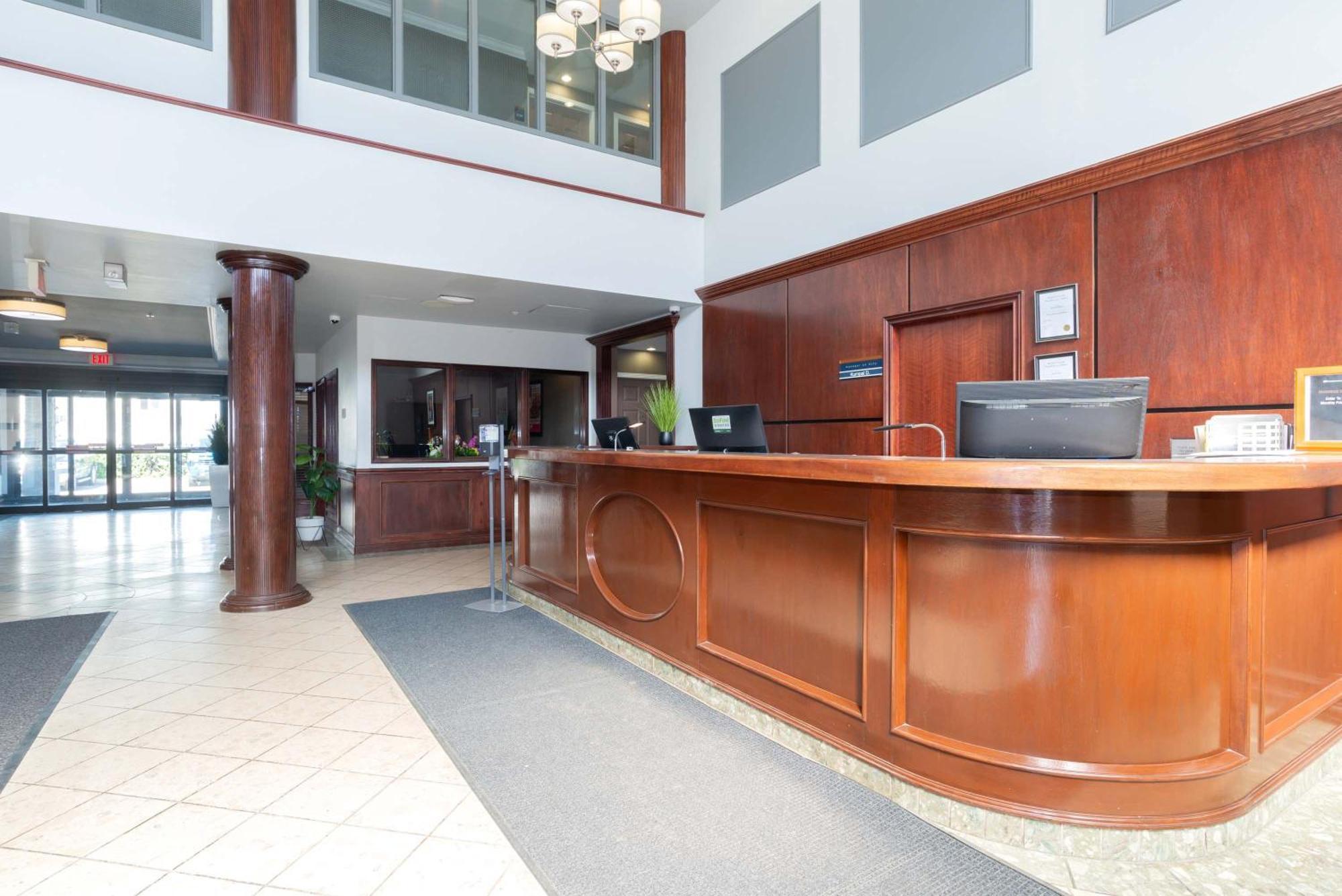 Sandman Hotel Saskatoon Exterior photo