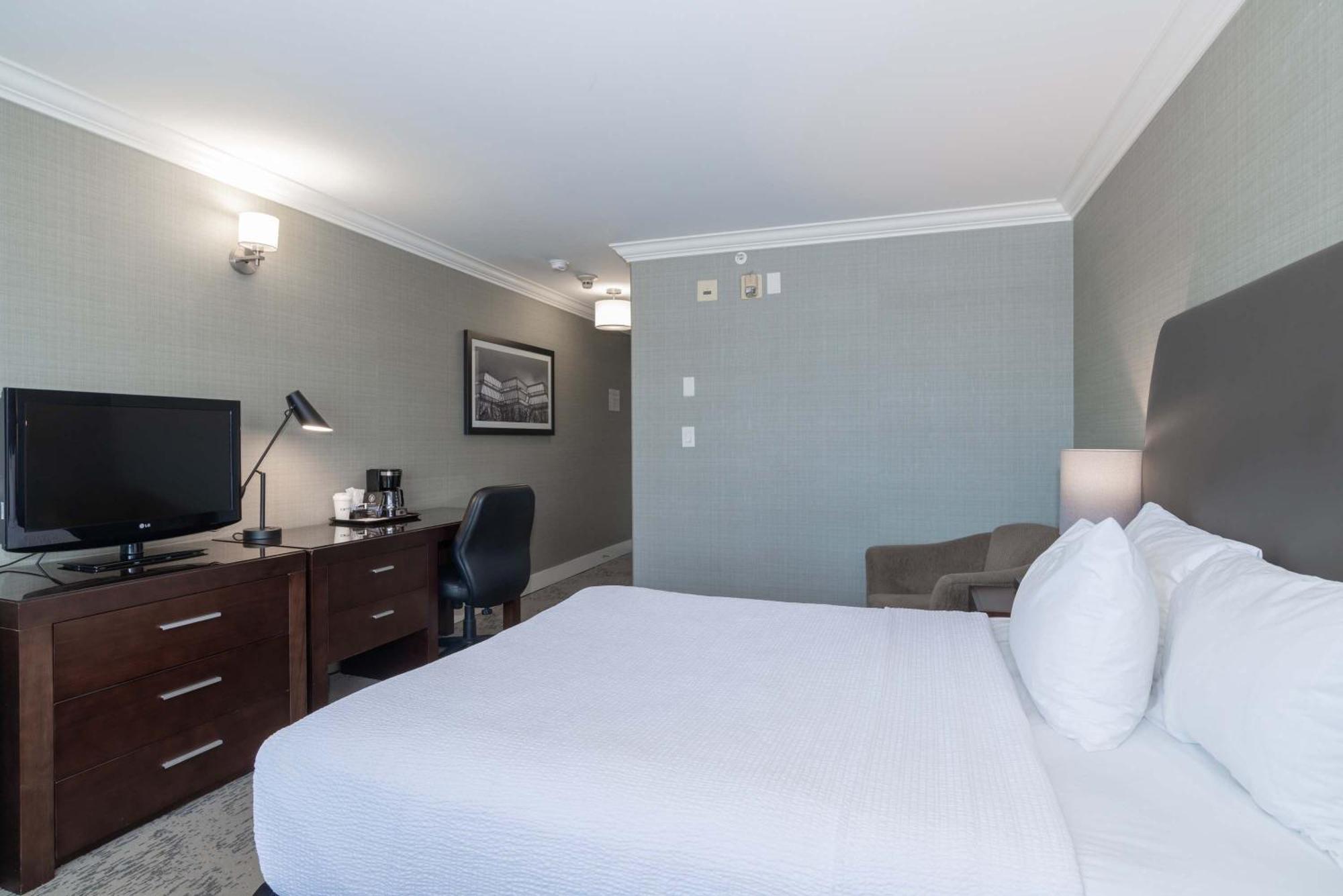 Sandman Hotel Saskatoon Exterior photo
