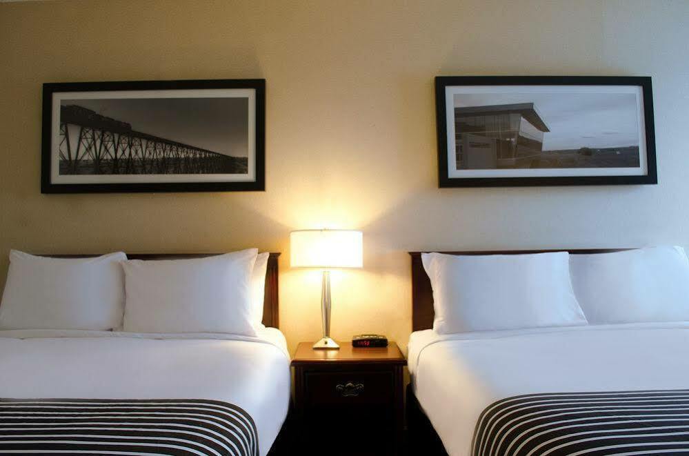 Sandman Hotel Saskatoon Exterior photo